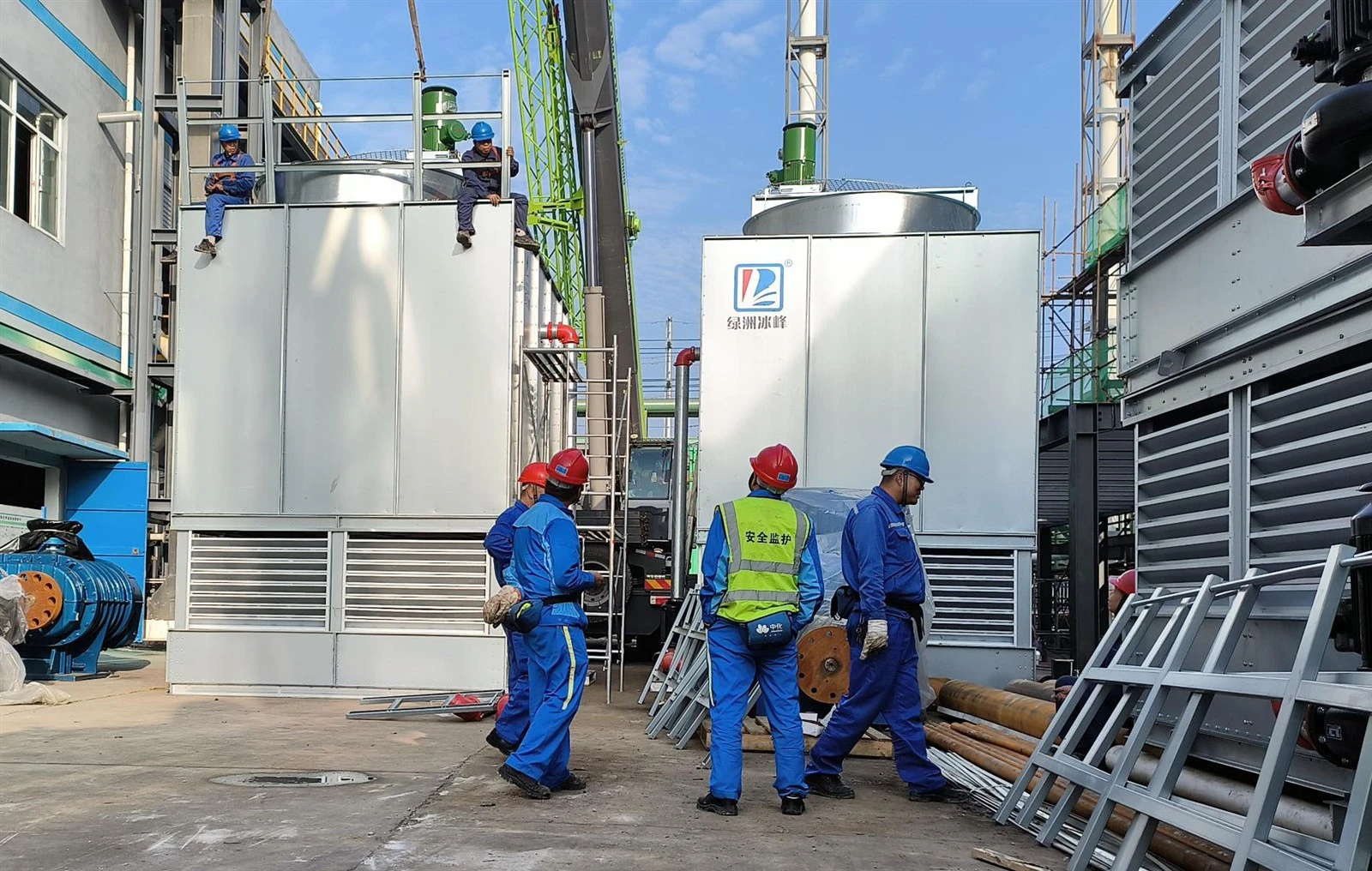 Customer Site Installation of Closed-Circuit Cooling Tower..jpg Customer Site Installation of Closed-Circuit Cooling Tower..jpg